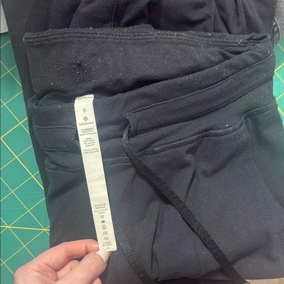 lululemon athletica Black Joggers Tapered Fit - Picture 2 of 3